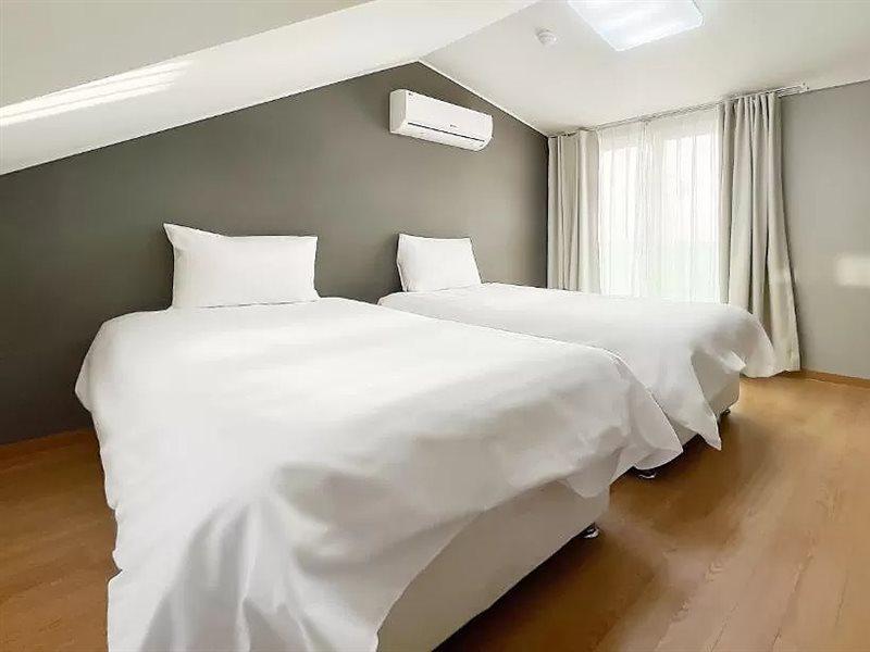 Pampas Hotel Jeju Bagian luar foto