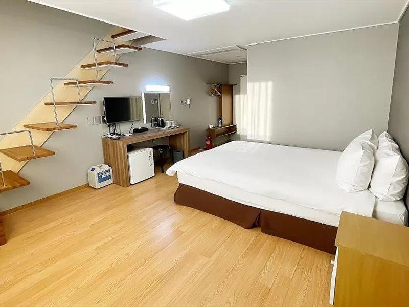 Pampas Hotel Jeju Bagian luar foto