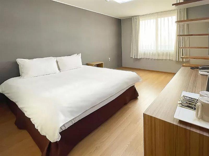 Pampas Hotel Jeju Bagian luar foto