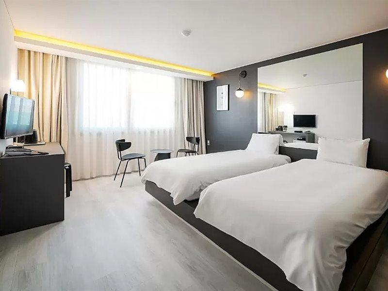 Pampas Hotel Jeju Bagian luar foto