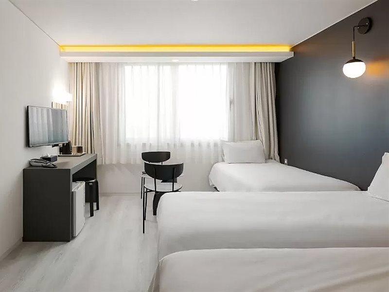 Pampas Hotel Jeju Bagian luar foto