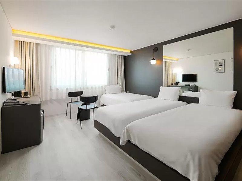 Pampas Hotel Jeju Bagian luar foto