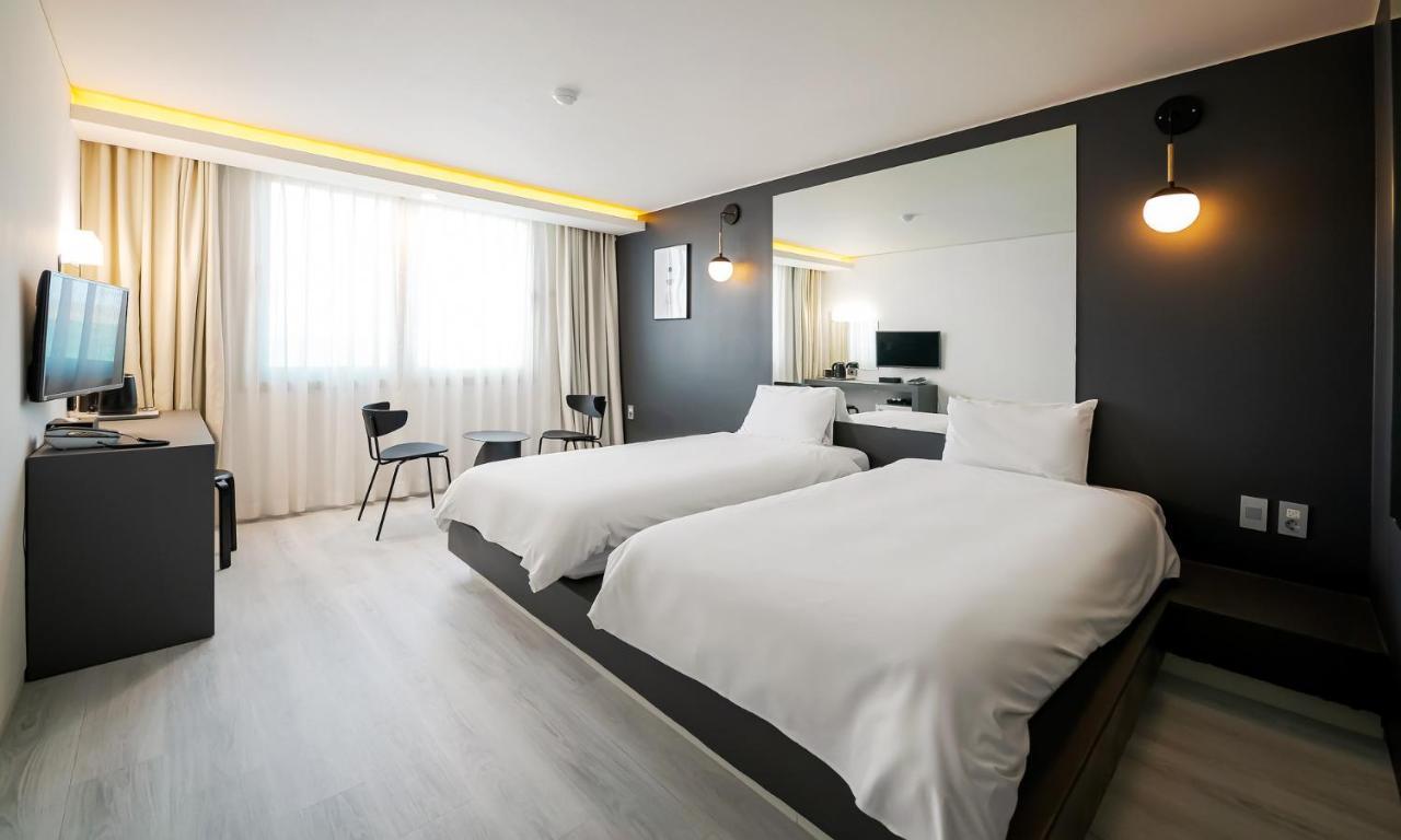 Pampas Hotel Jeju Bagian luar foto