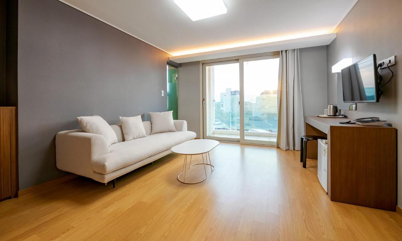 Pampas Hotel Jeju Bagian luar foto