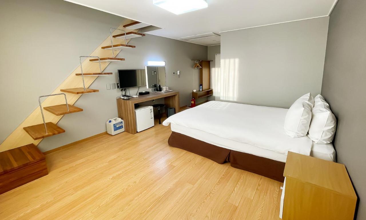 Pampas Hotel Jeju Bagian luar foto