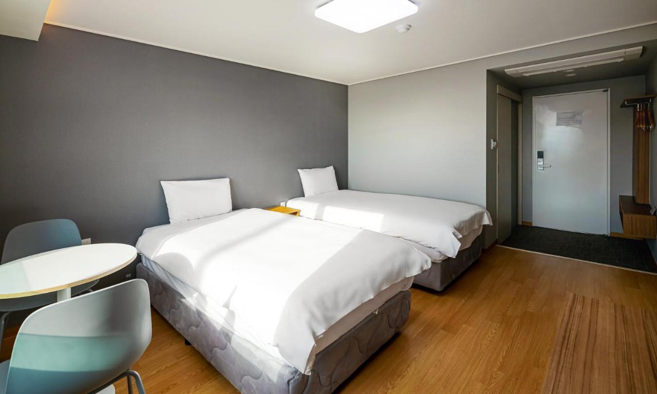 Pampas Hotel Jeju Bagian luar foto