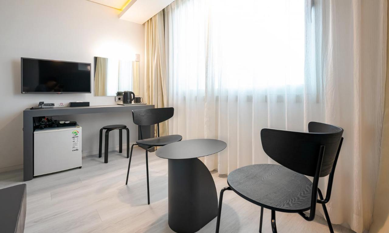 Pampas Hotel Jeju Bagian luar foto