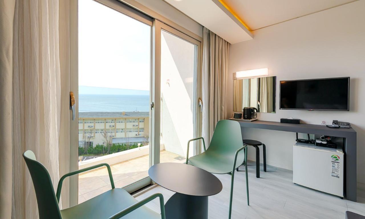 Pampas Hotel Jeju Bagian luar foto