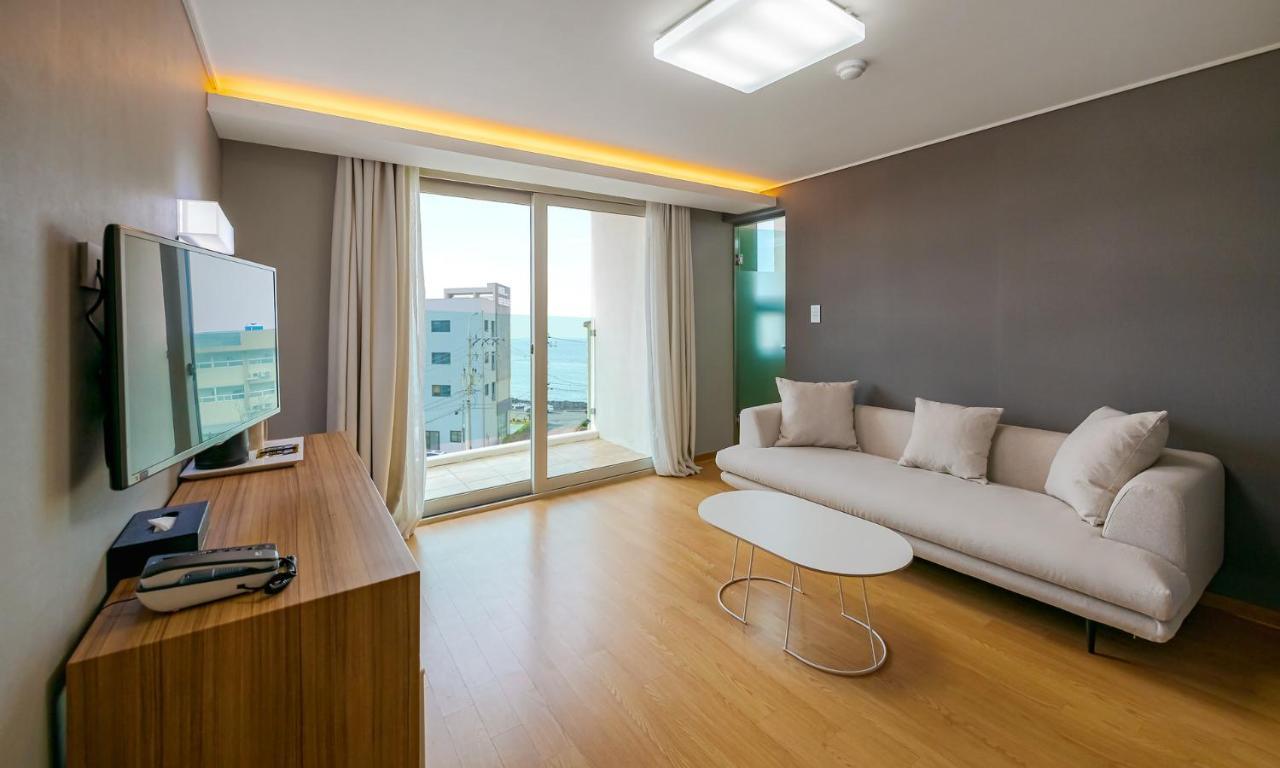 Pampas Hotel Jeju Bagian luar foto