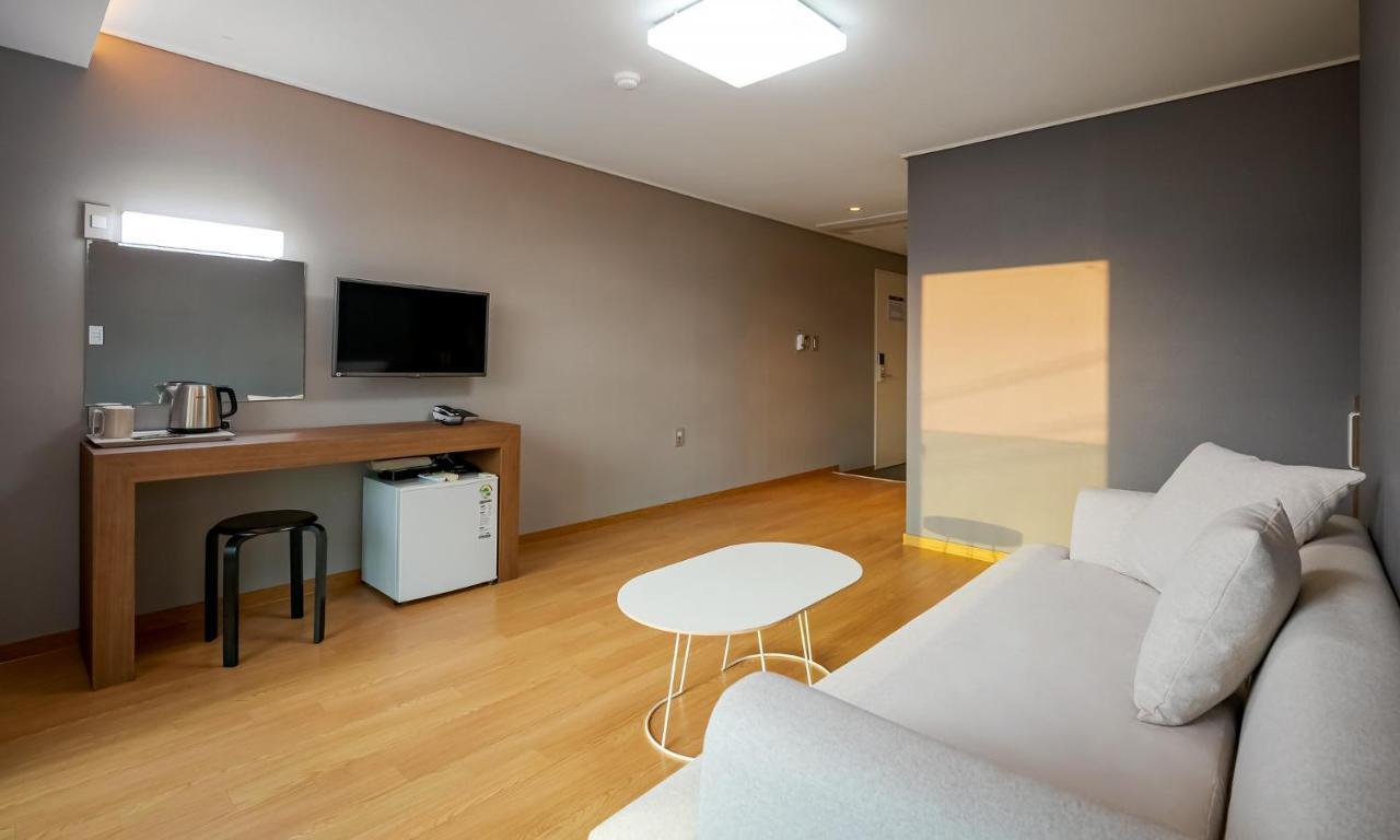 Pampas Hotel Jeju Bagian luar foto
