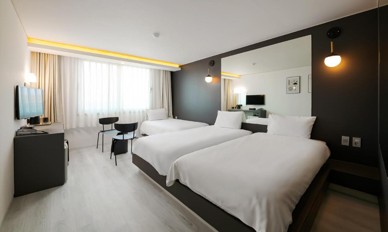 Pampas Hotel Jeju Bagian luar foto