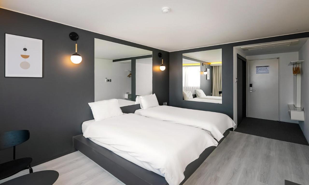 Pampas Hotel Jeju Bagian luar foto