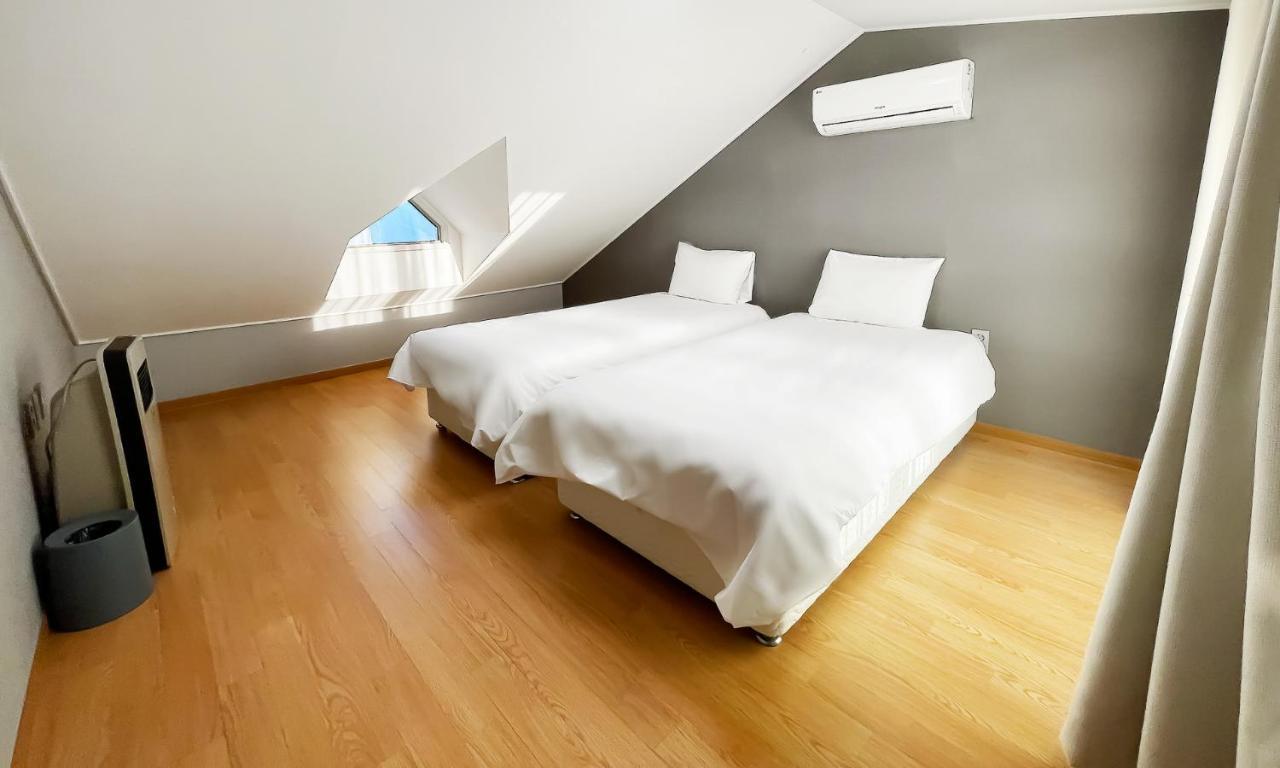 Pampas Hotel Jeju Bagian luar foto