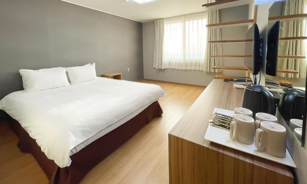 Pampas Hotel Jeju Bagian luar foto