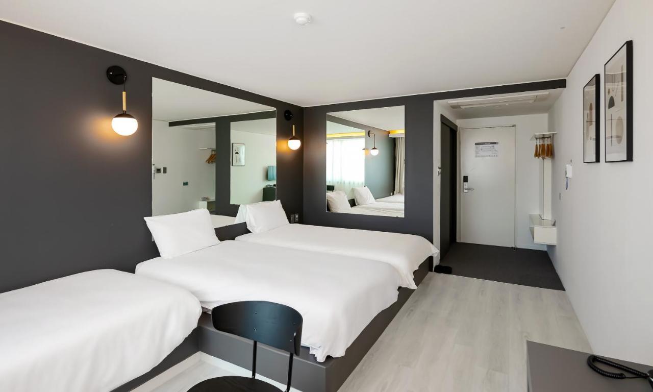 Pampas Hotel Jeju Bagian luar foto