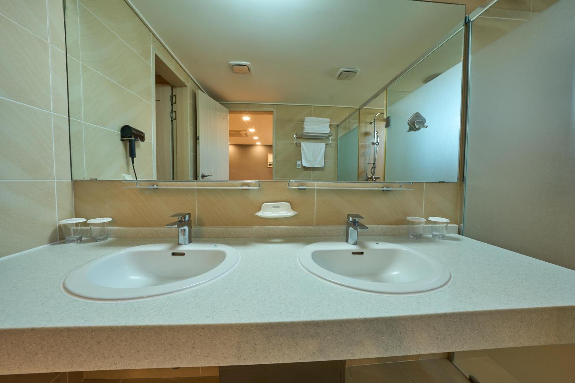 Pampas Hotel Jeju Bagian luar foto