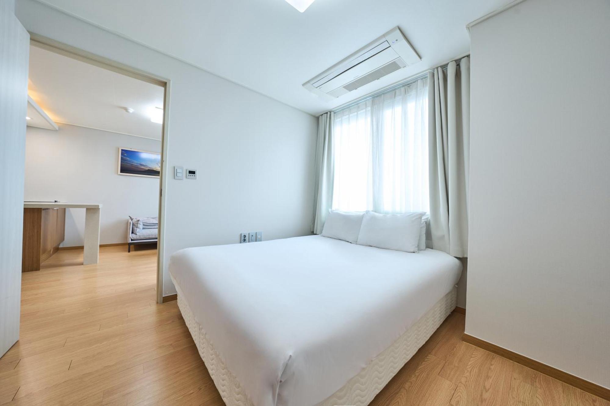 Pampas Hotel Jeju Bagian luar foto